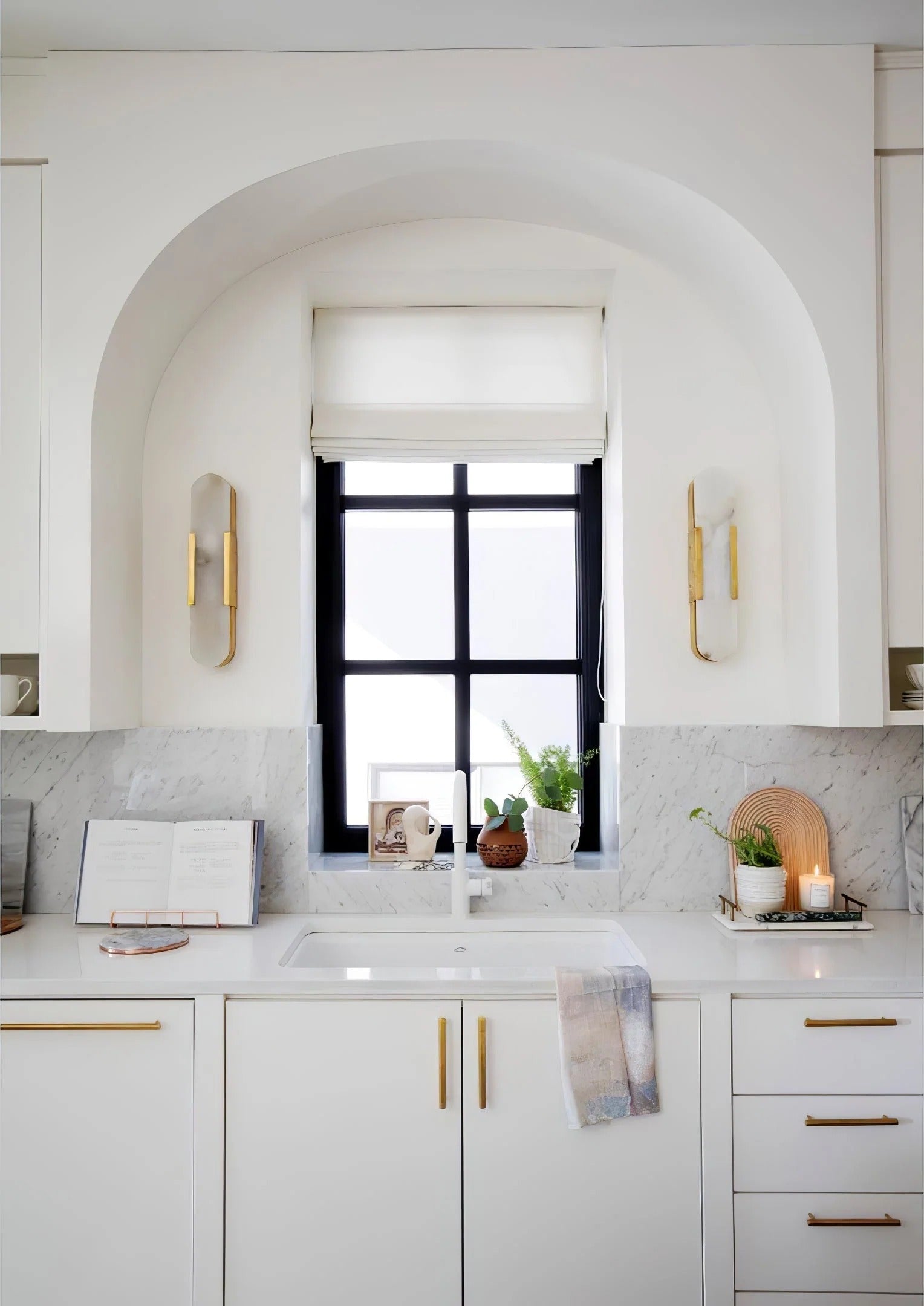 Serica - Elegant Alabaster Indoor Wall Llight, 2 Size LUMINORLIGHTING